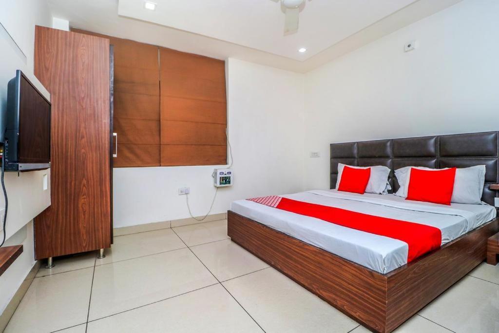 Hotel Sartaj Ludhiana Bagian luar foto