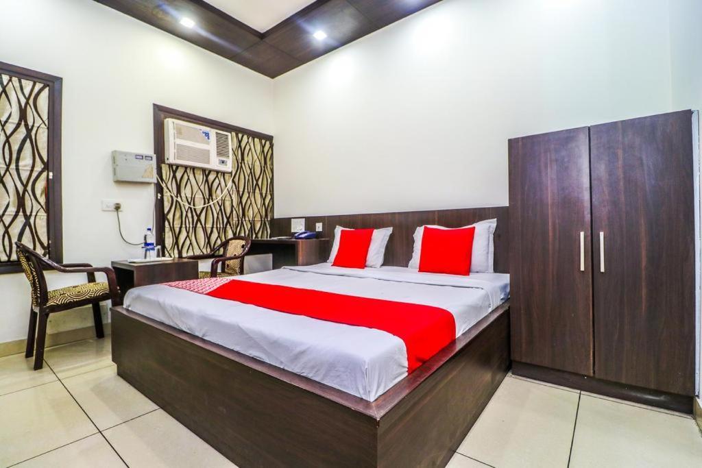 Hotel Sartaj Ludhiana Bagian luar foto